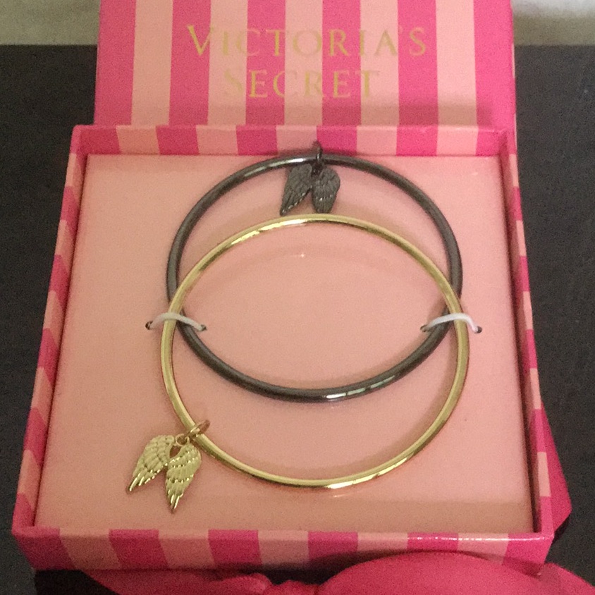VictoriassecretbangelbraceletswAngel Wings Charm 25$